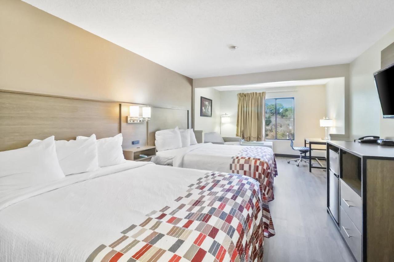 Red Roof Inn & Suites Fayetteville-Fort Bragg Eksteriør billede
