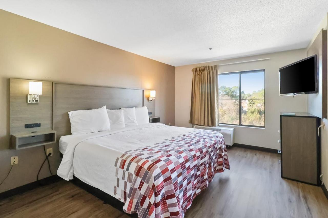 Red Roof Inn & Suites Fayetteville-Fort Bragg Eksteriør billede