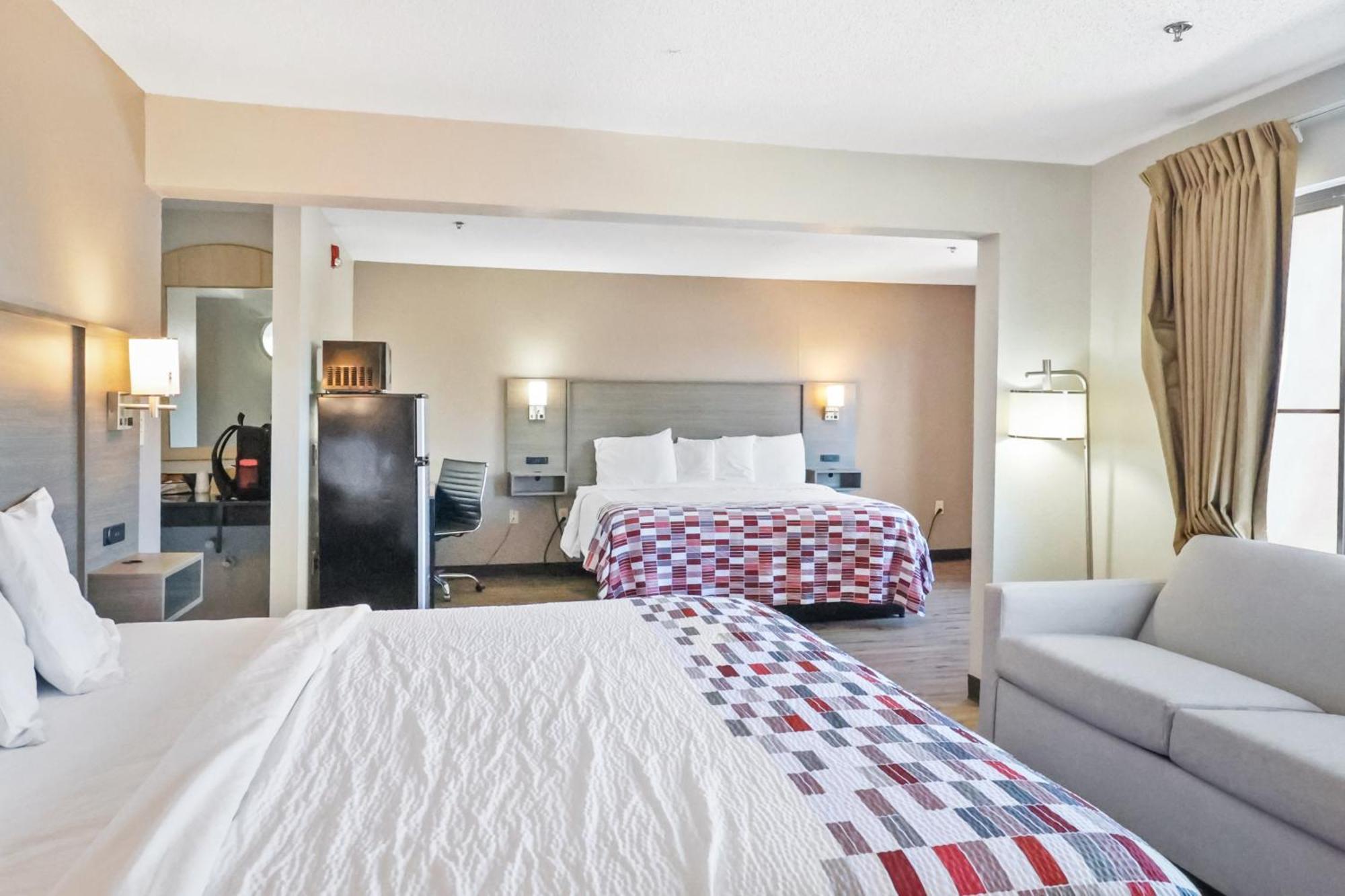 Red Roof Inn & Suites Fayetteville-Fort Bragg Eksteriør billede