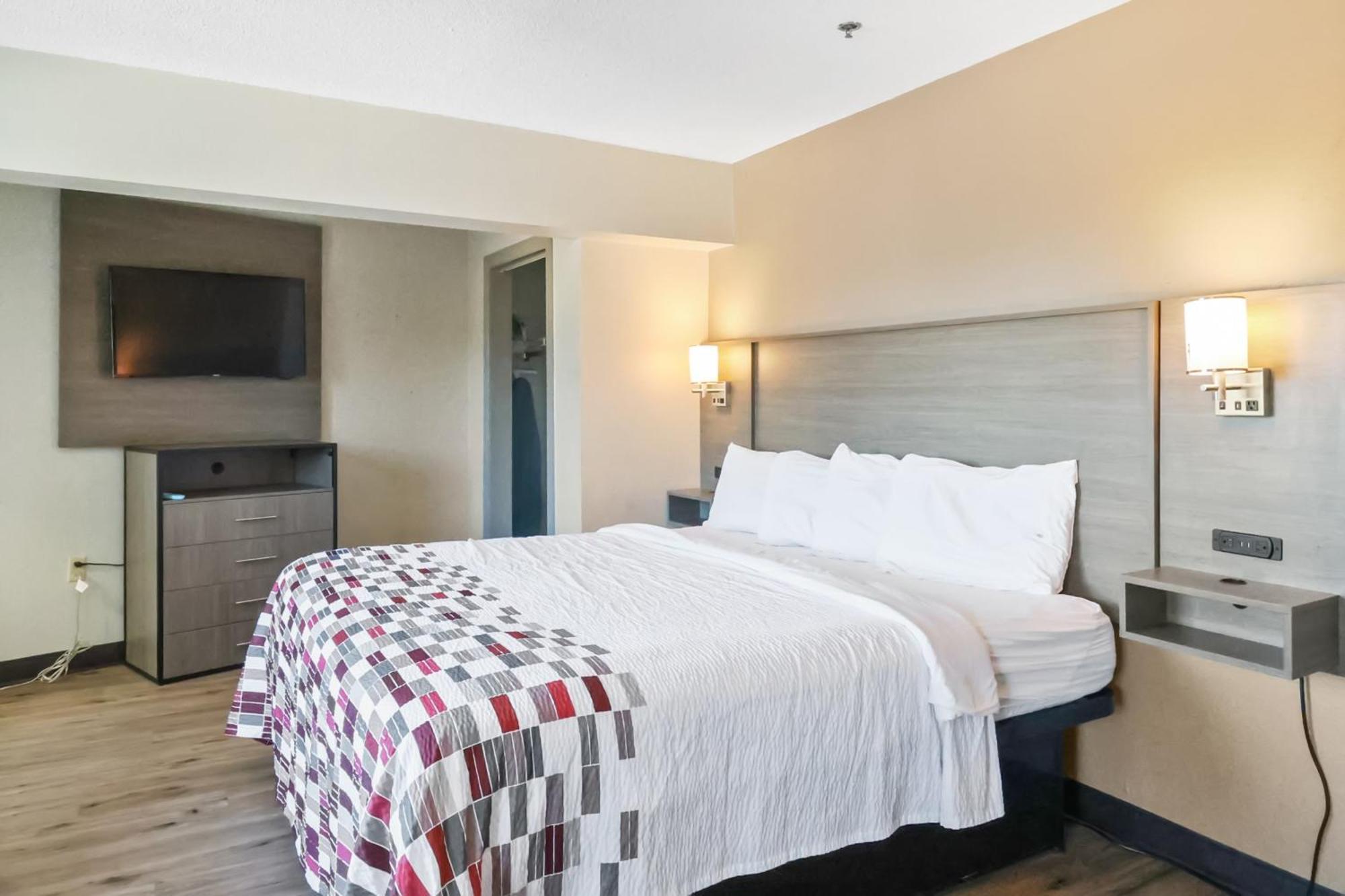 Red Roof Inn & Suites Fayetteville-Fort Bragg Eksteriør billede
