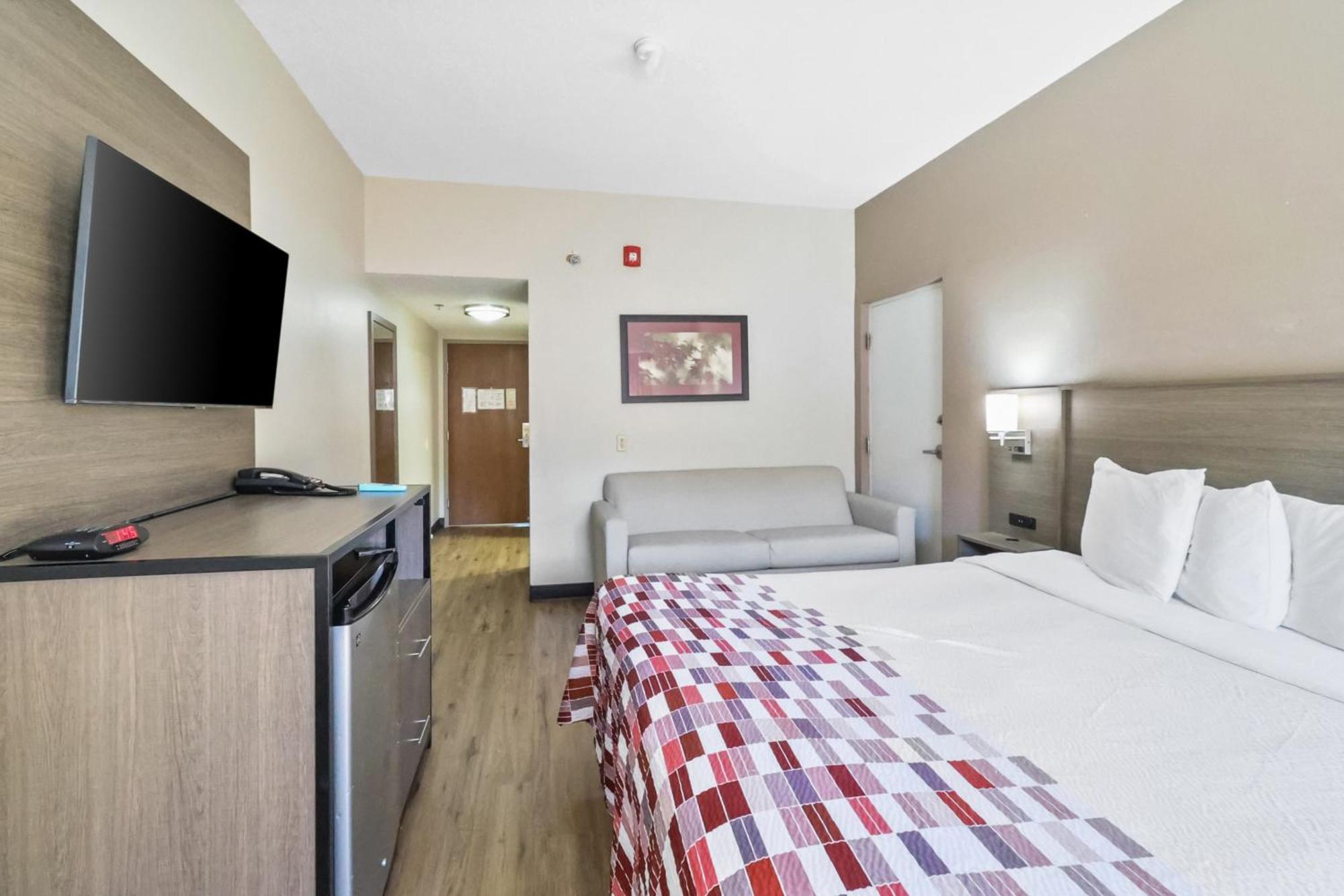 Red Roof Inn & Suites Fayetteville-Fort Bragg Eksteriør billede