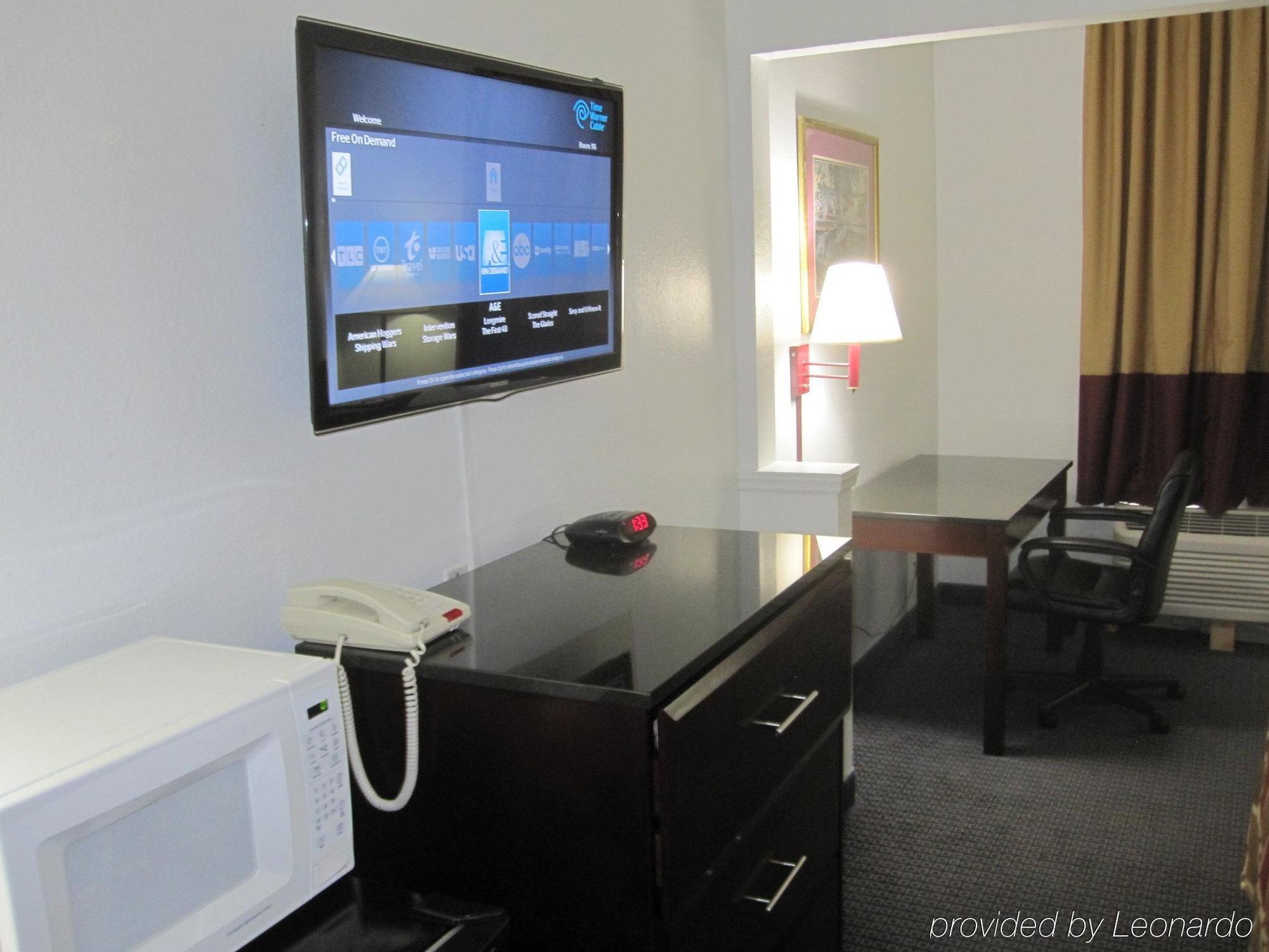 Red Roof Inn & Suites Fayetteville-Fort Bragg Eksteriør billede