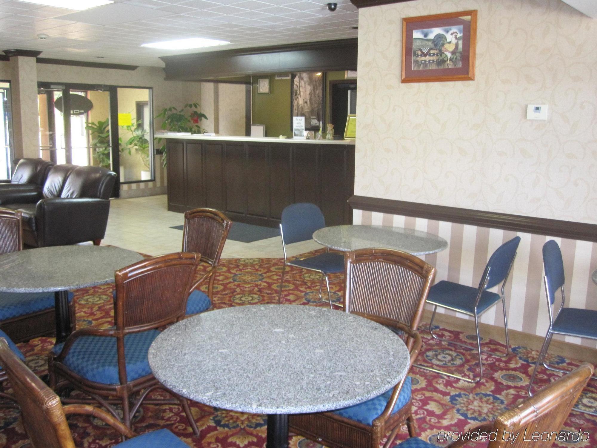 Red Roof Inn & Suites Fayetteville-Fort Bragg Eksteriør billede