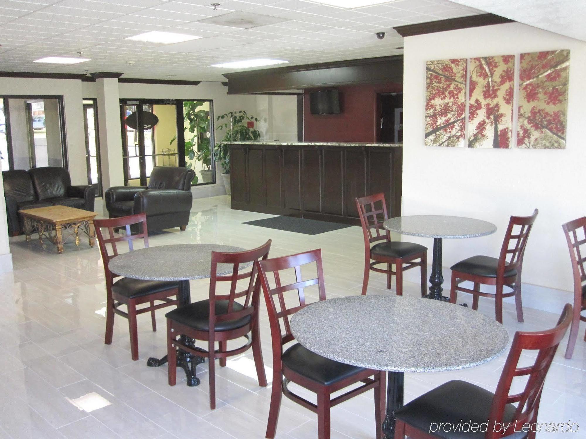 Red Roof Inn & Suites Fayetteville-Fort Bragg Eksteriør billede