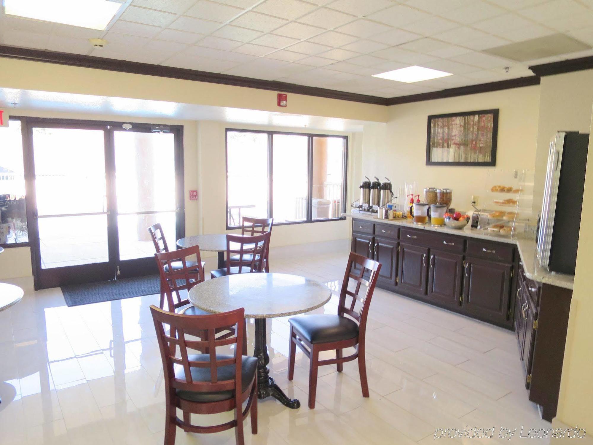Red Roof Inn & Suites Fayetteville-Fort Bragg Eksteriør billede