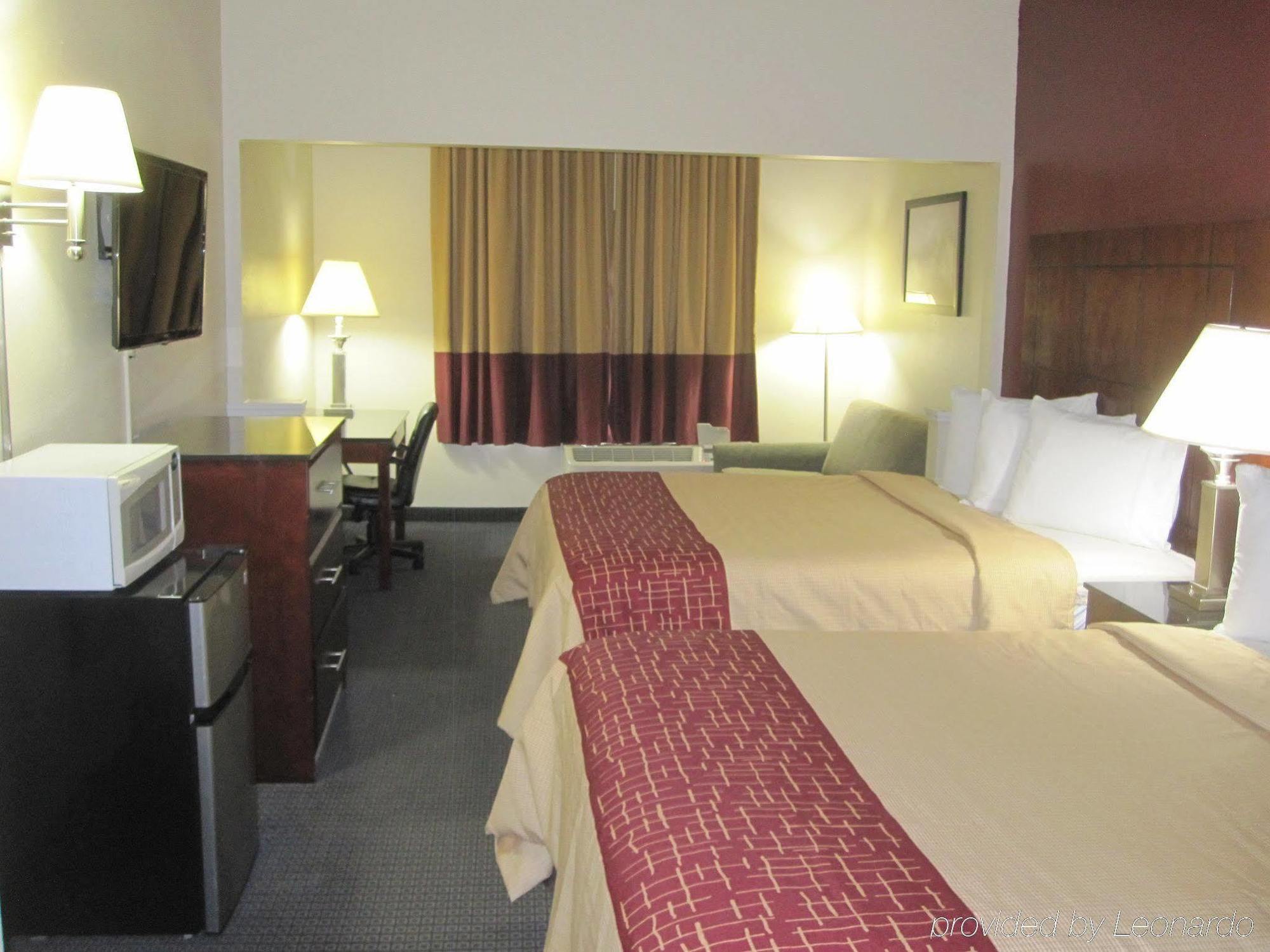 Red Roof Inn & Suites Fayetteville-Fort Bragg Eksteriør billede