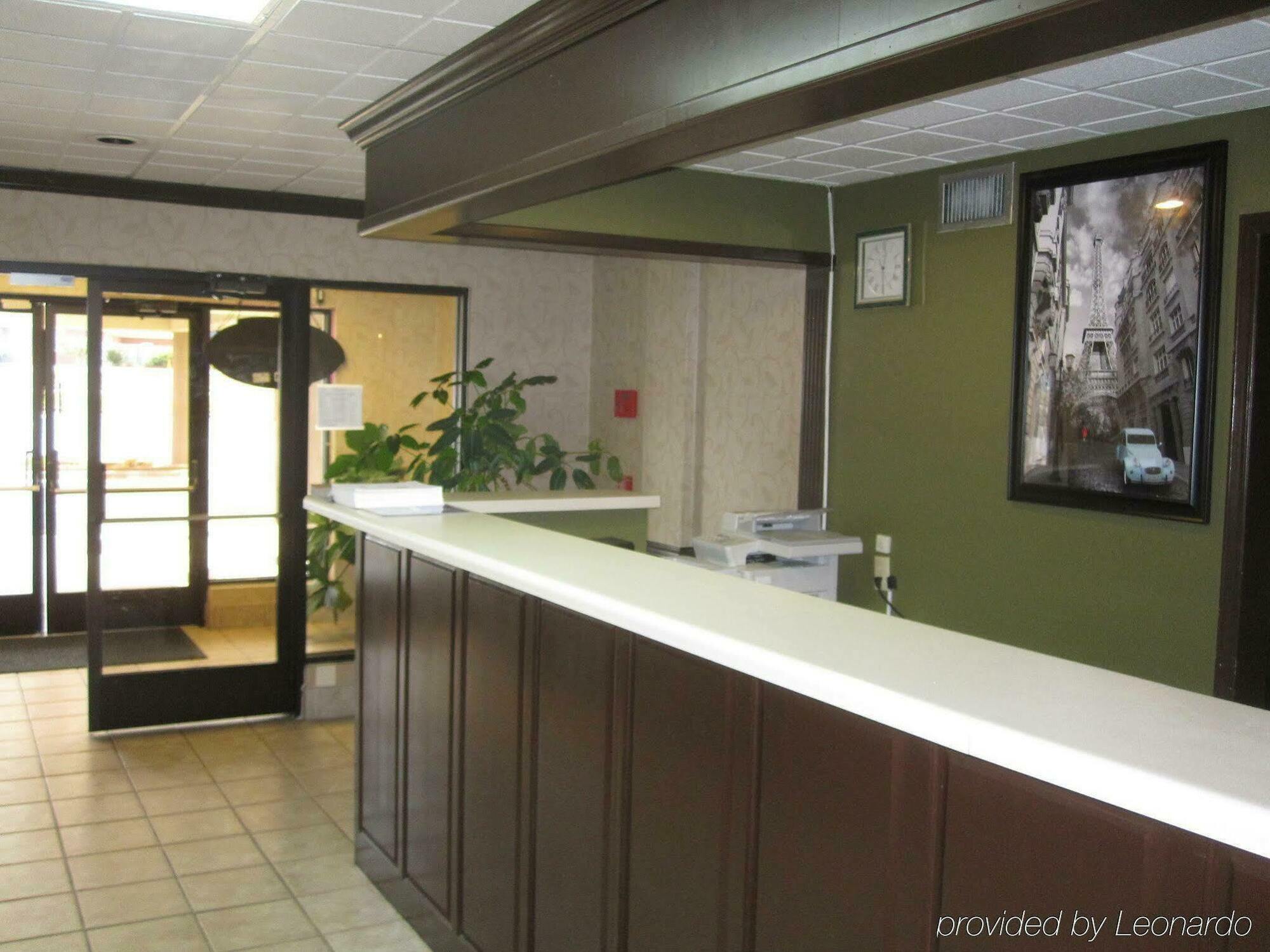 Red Roof Inn & Suites Fayetteville-Fort Bragg Eksteriør billede