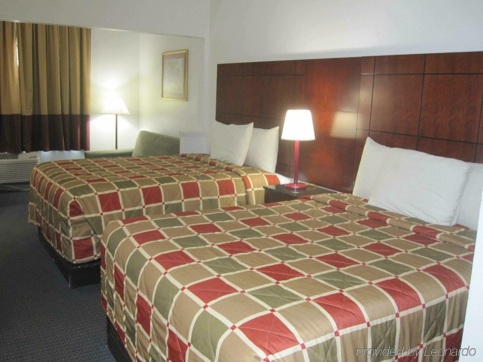 Red Roof Inn & Suites Fayetteville-Fort Bragg Eksteriør billede